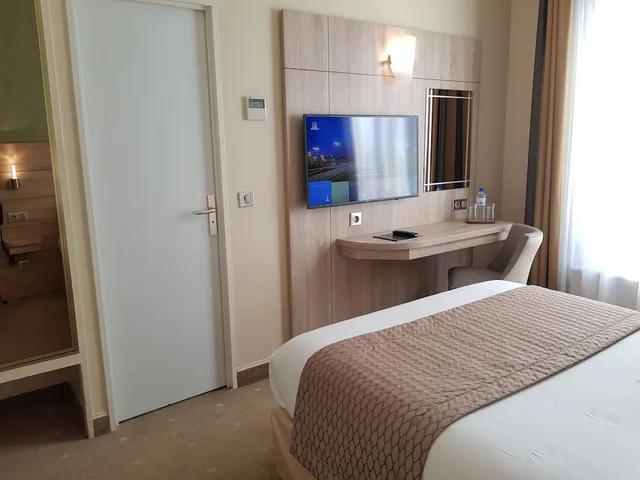 غرفة قياسية بسرير كوين، Hotel Champerret Elysees 5/8