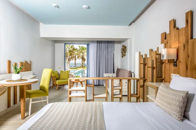 جناح جونيور بسرير كينج بإطلالة على البحر مع أريكة بمسبح خاص، Lyttos Beach Hotel 2/2