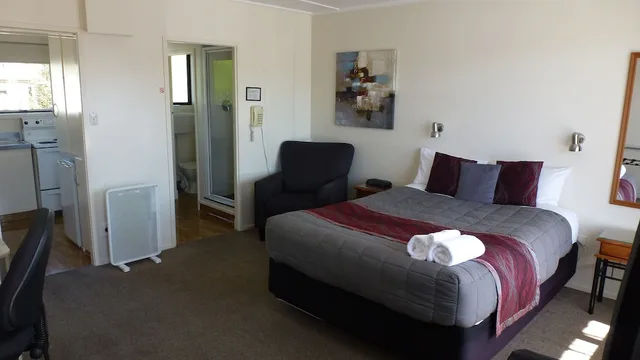 استوديو تنفيذي بسرير كوين، Asure Adcroft Motel 6/10