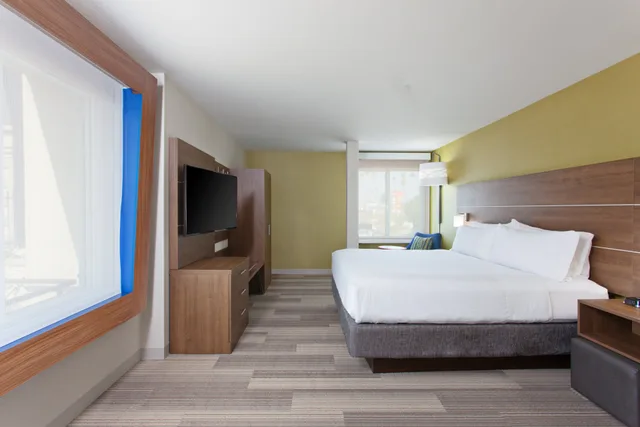غرفة قياسية بسرير كينج، Holiday Inn Express Hotel Suites Pasadena Colorado Boulevard 5/7