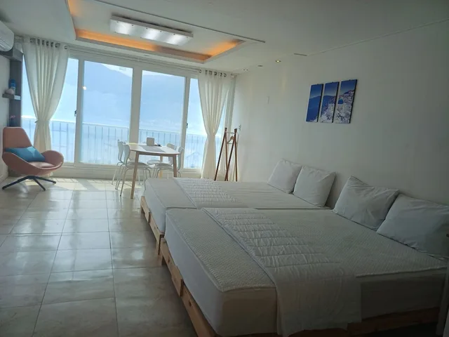 Beach, 2 Double Beds، Melodia Pension 9/10
