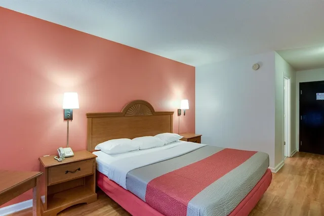غرفة قياسية بسرير كينج، Motel6 Hinesville, GA 7/10