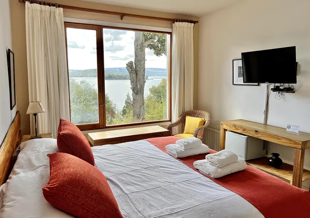 Room, Double Bed, Lake View, La Balconada by DOT Boutique 2/6