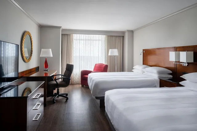 Guest Room, 2 Queen Beds, Concierge Level, Marriott St Petersburg Clearwater 3/10