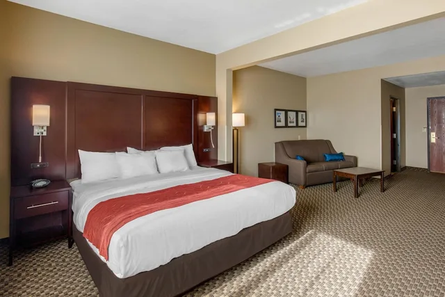 جناح بسرير كينج مع أريكة، Comfort Suites Seaford 3/6