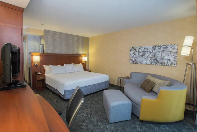 غرفة بسرير كينج لذوي الإعاقة، Courtyard Boston Raynham 1/3