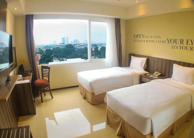 غرفة ديلوكس بسريرين منفصلين، Kebayoran Park Hotel 2/3