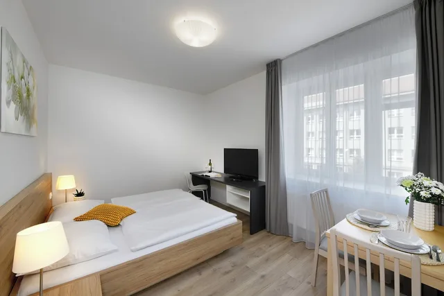 غرفة بسرير كوين بحمام خاص، Downtown Suites Belohorska 4/9