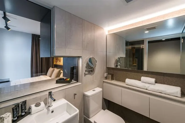Queen Bed, with View, Terrace, Kennigo Hotel Brisbane 6/6