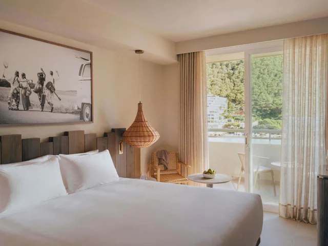 Vip, King Bed, 2 Beds, Pool Side، Hyde Ibiza 1/11