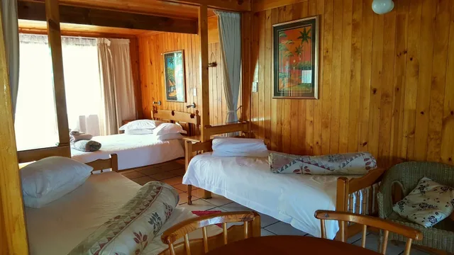 غرفة عائلية بسرير مزدوج، Lakeside Knysna Accomodation 1/1