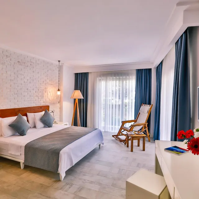 غرفة ديلوكس بسرير مزدوج بإطلالة على البحر بشرفة، Arnna Hotel 3/10