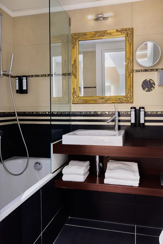 Top, Deluxe, Twin Beds, with View, HOTEL ST GOTTHARD 7/7