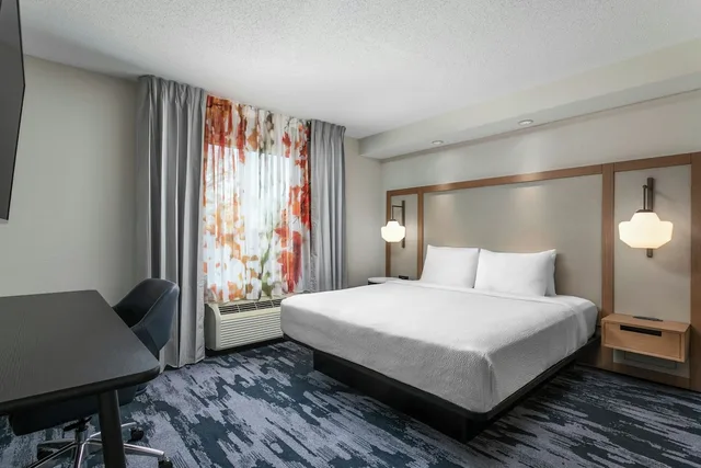 جناح تنفيذي بسرير كينج مع أريكة، Fairfield Inn Suites Chattanooga South East Ridge 2/5
