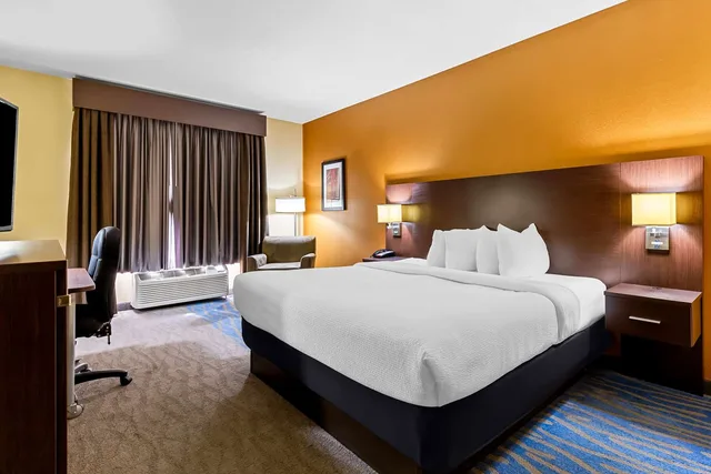 غرفة بسرير كينج، Best Western St. Louis Airport North Hotel & Suite 2/6