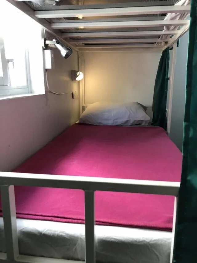 سكن مشترك مختلط، Ploy Hostel 1/3