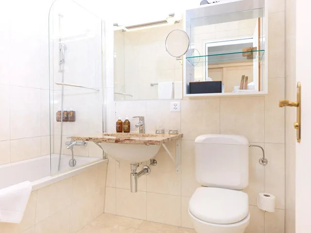 غرفة بسريرين منفصلين بإطلالة على الجبل بشرفة، Beausite Park Hotel 4/6