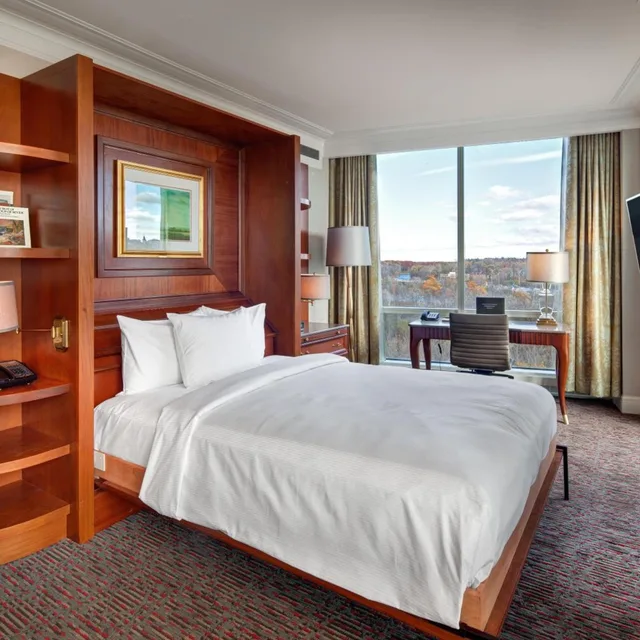 غرفة بسرير كوين مع أريكة بحوض جاكوزي، Hilton Lac Leamy 1/4