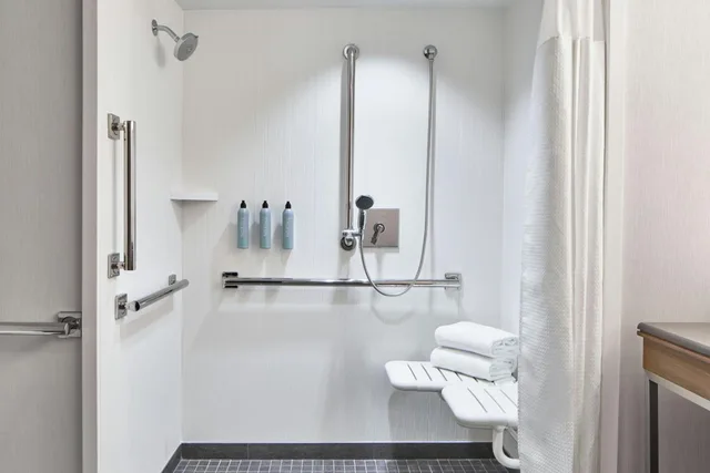 غرفة كبيرة بسرير كوين، Courtyard By Marriott Columbus Osu 3/7