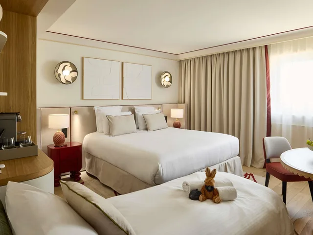 غرفة سوبيريور بسرير مزدوج بإطلالة على المدينة مع أريكة، Grand Hotel Roi Rene Aix - MGallery Collection 1/2