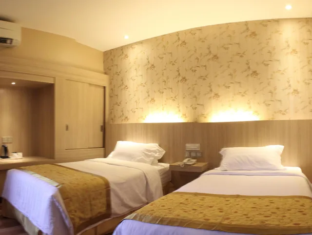 Room, Twin Beds, Mandarin Hotel 2/3