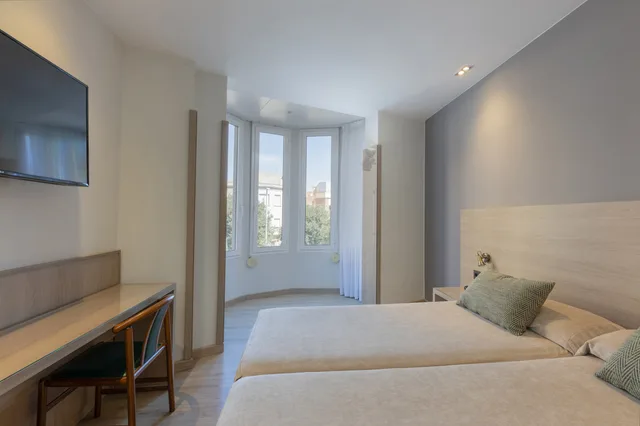 Room, Twin Beds, Casanova 3/10