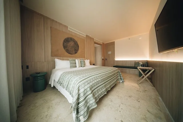 جناح جونيور بسرير كينج بحوض استحمام، Hotel Osh Getsemani 1/6