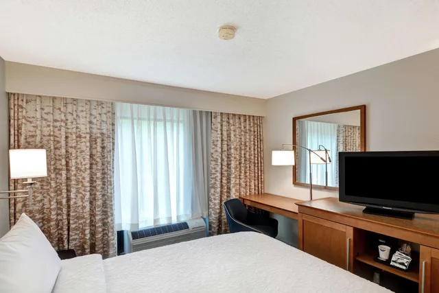 غرفة بسرير كوين، Hampton Inn Columbia-I-26 Airport 2/5