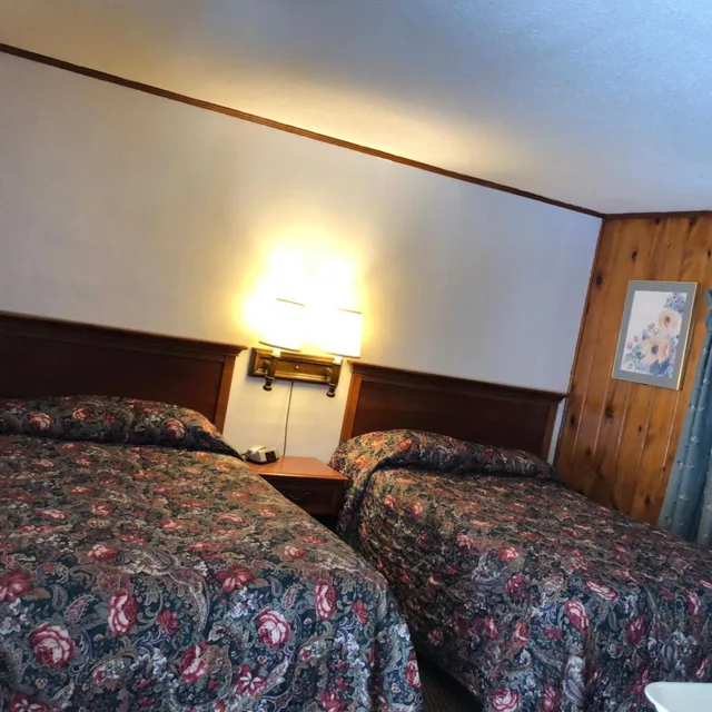 غرفة بسريرين مزدوجين، Sun 'n Snow Motel 7/9