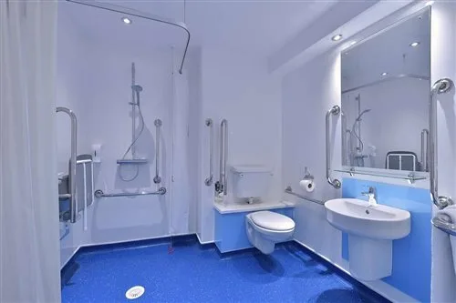 غرفة بسرير مزدوج، Travelodge Liverpool Central The Strand Hotel 2/2