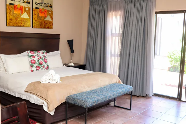 Standard, King Bed, Thaba Legae Guest Lodge 1/2