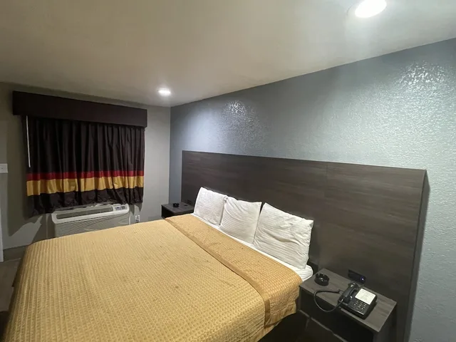 غرفة قياسية بسرير كينج، Southmore Boulevard Motel 1/3