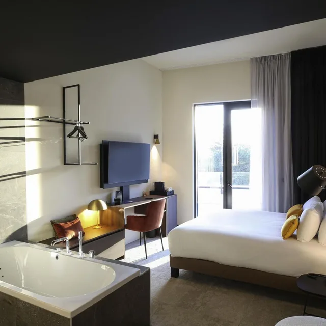 جناح جونيور بسرير كينج بإطلالة على النهر بشرفة بحوض استحمام، Mercure Namur Hotel 7/10