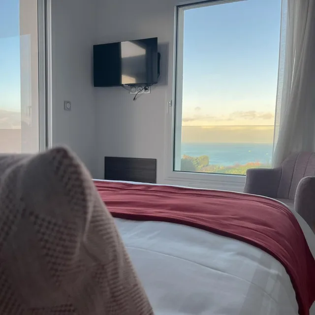 جناح ديلوكس بإطلالة على البحر، Hotel Le Manoir du Roselier 4/5