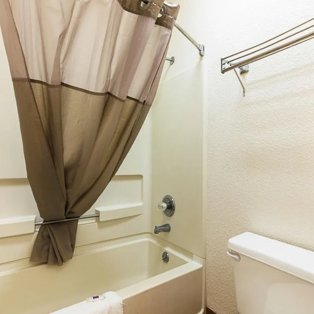 غرفة بسرير كينج لذوي الإعاقة، Motel6 Covington, TN 8/8
