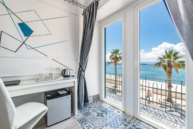 غرفة بريستيج بإطلالة على البحر بشرفة، Galeria Valeria Seaside Downtown - MAG Quaint & Elegant Boutique Hotels 6/6