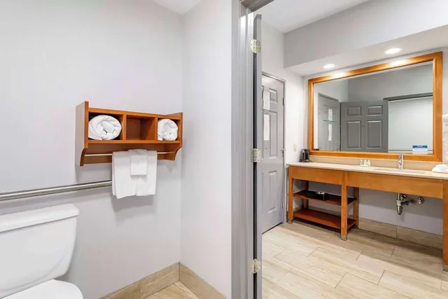 غرفة قياسية بسرير كينج، Quality Inn Oak Ridge - Knoxville West 8/10