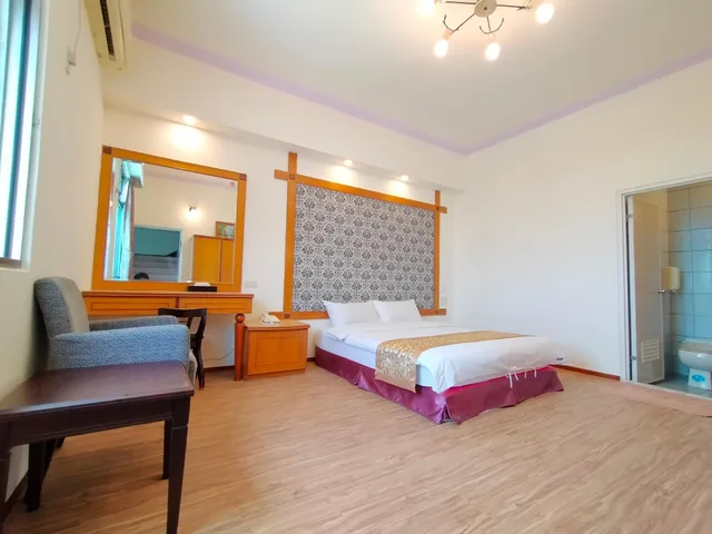 Business, Double Bed, Tau Tau Chu Hotel 2/2