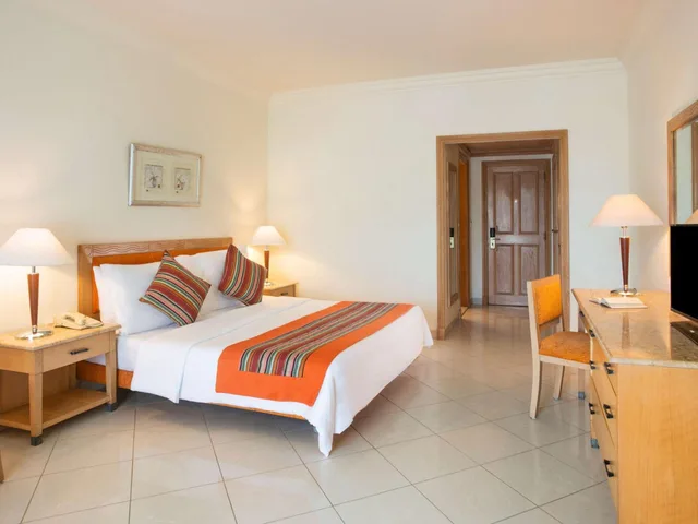 Classic, King Bed, Pool and Sea View، Movenpick Taba 2/10