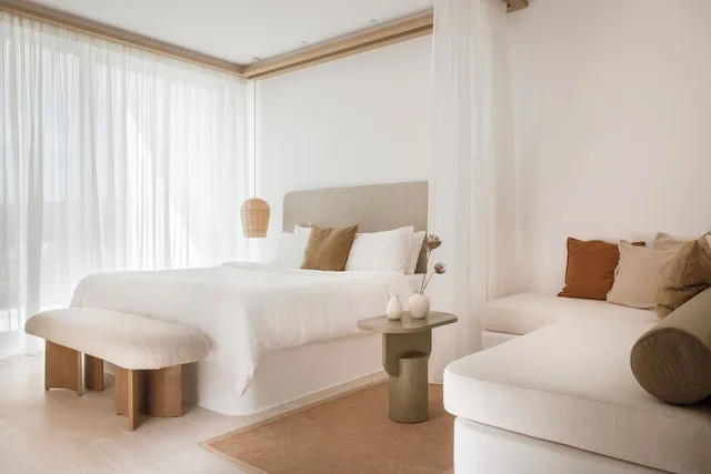 Pool, Suite, Queen Bed, Lateral Side Sea View، Mykonos Flow - Super Paradise 3/10
