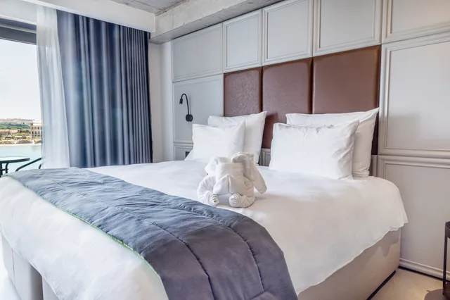 Deluxe, Single, Sea View, The Londoner Hotel Sliema 2/6