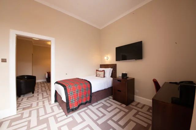 غرفة عائلية كبيرة بسرير مزدوج وسريرين منفصلين، Scotlands Spa Hotel 4/10