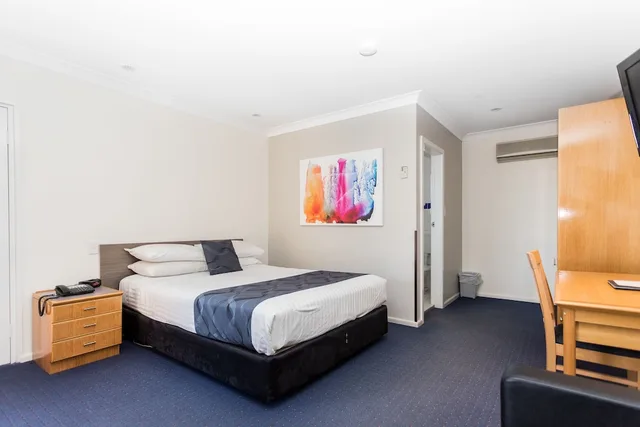 غرفة تنفيذية بسرير كوين، West End Motor Lodge 2/10