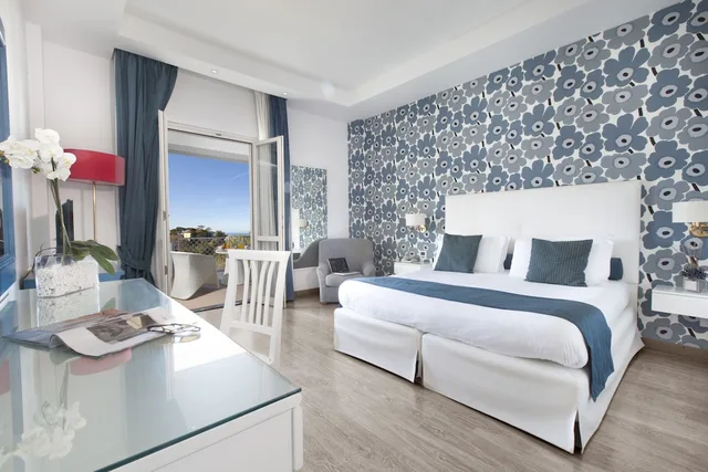 غرفة قياسية بسرير كوين بشرفة بإطلالة جزئية على البحر، Atlantic Palace Sorrento - Adults Only 2/5