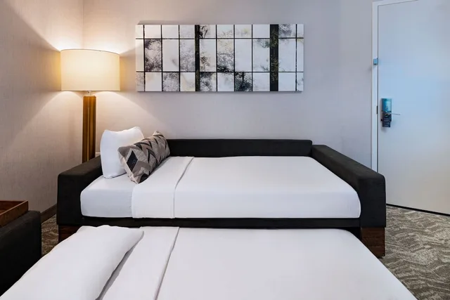 جناح بسرير كينج مع سرير سحّاب إضافي، SpringHill Suites by Marriott Austin North 1/6