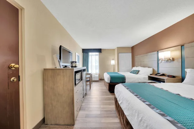 غرفة قياسية بسريرين كوين، Best Western Hampton Coliseum Inn 2/7