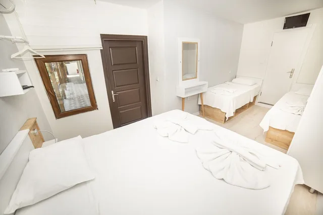 غرفة اقتصادية رباعية بسرير كوين وسريرين منفصلين، Limonata Butik Otel Assos 1/3