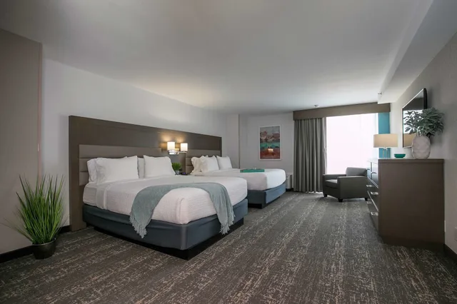 غرفة قياسية بسريرين كوين، Best Western Plus Sparks-Reno Hotel 3/8
