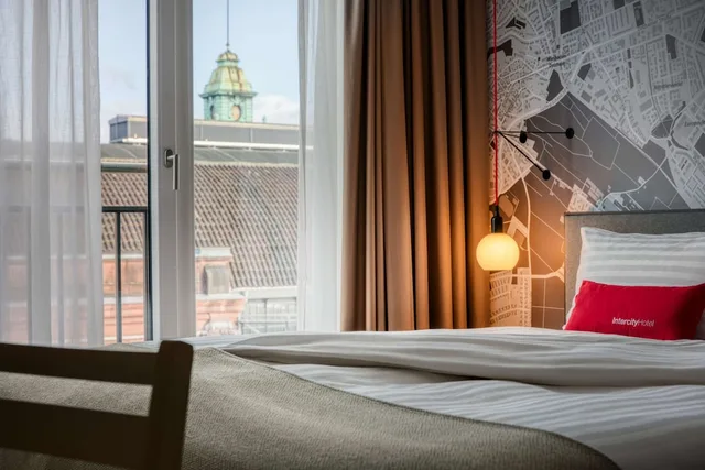 غرفة بزنس بسرير كوين، IntercityHotel Wiesbaden 1/10