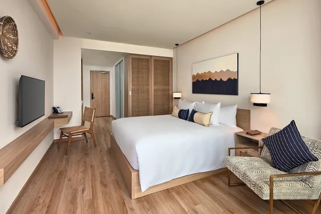 غرفة سوبيريور بسرير كينج بإطلالة على البحر، Wyndham Royal Beachfront Resort & Spa Hoi An Danang 5/10